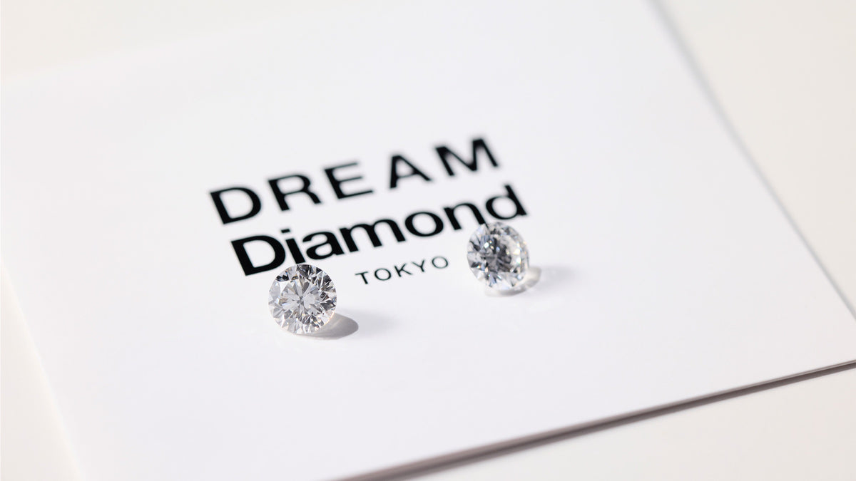 DREAM Diamond TOKYO のカードとラウンドブリリアントカットのラボグロウンダイヤモンド 2 石